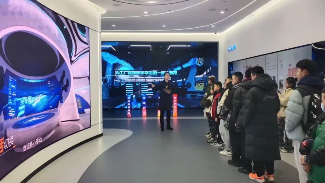 践行公益 彰显担当！！！！尊龙时凯数字联合爱心组织举办数字科普体验活动